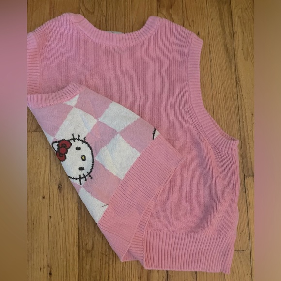 Hello Kitty Sweater Vest - Picture 6 of 7